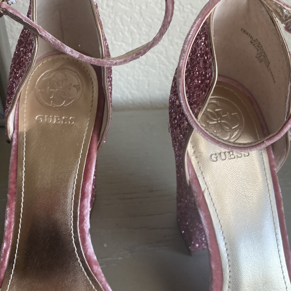 Guess - Picture 5 of 5